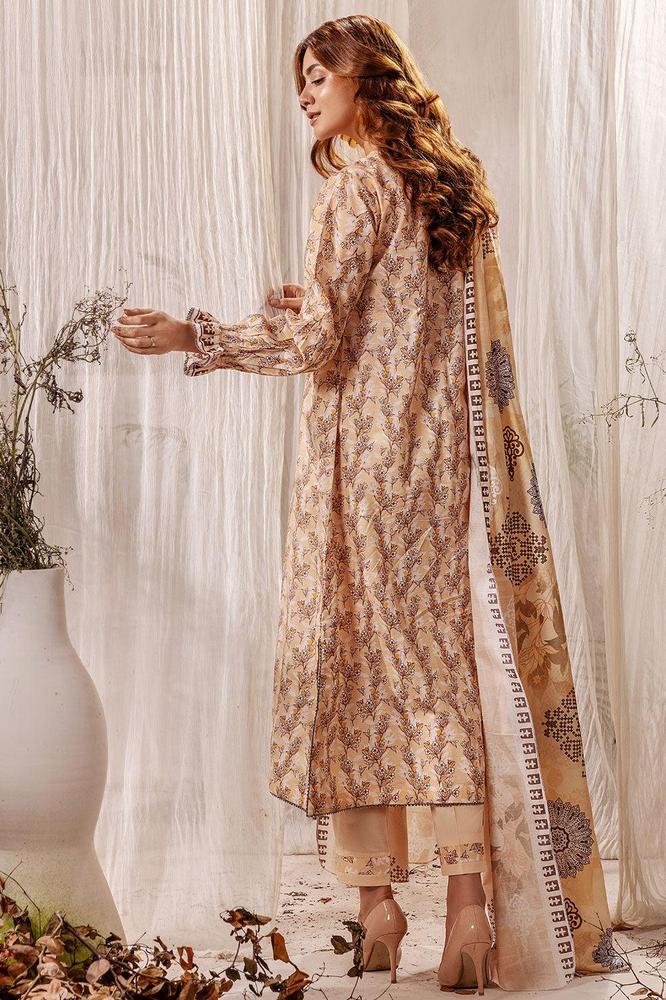 Elegance Redefined: Safwa's Digital Printed Suit